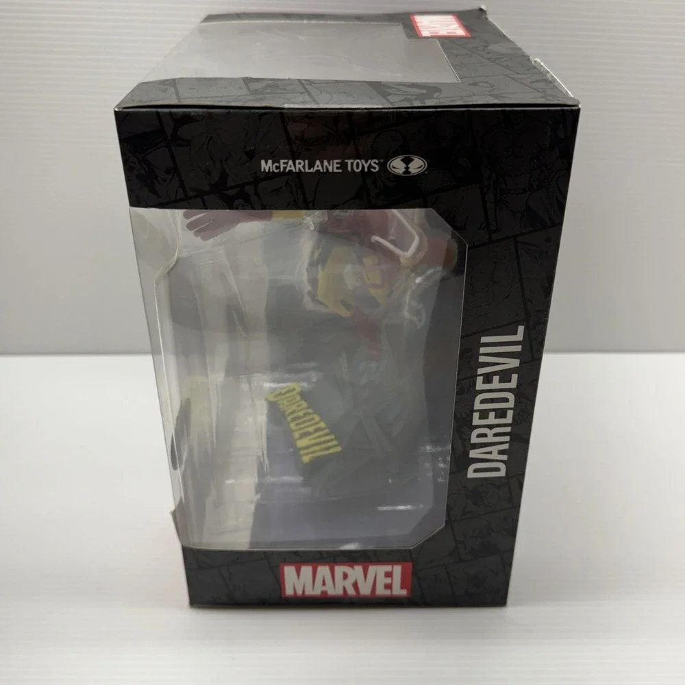 McFarlane Toys Marvel Daredevil #600 Platinum Chase 1:10 Scale Figure with Scene